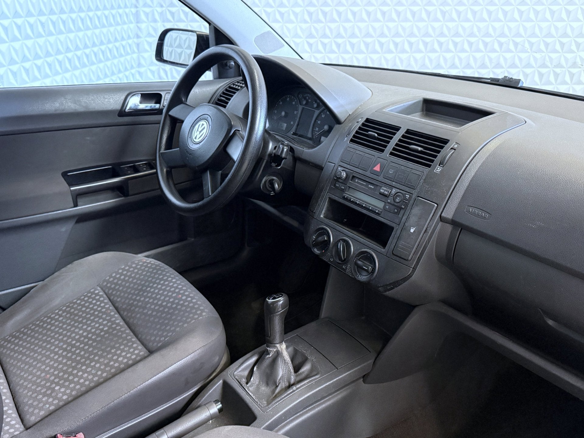 Volkswagen Polo 1.2-12V 5drs met Airco én APK tot 04-2027!, 1198 cc, Zwart, Bedrijf, Handgeschakeld
