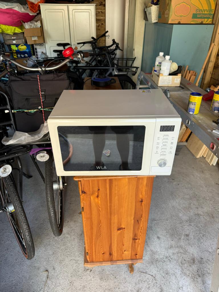 WLA Magnetron, Witgoed en Apparatuur, Magnetrons, Gebruikt, Vrijstaand, Magnetron, 45 tot 60 cm, Draaiplateau, Ophalen