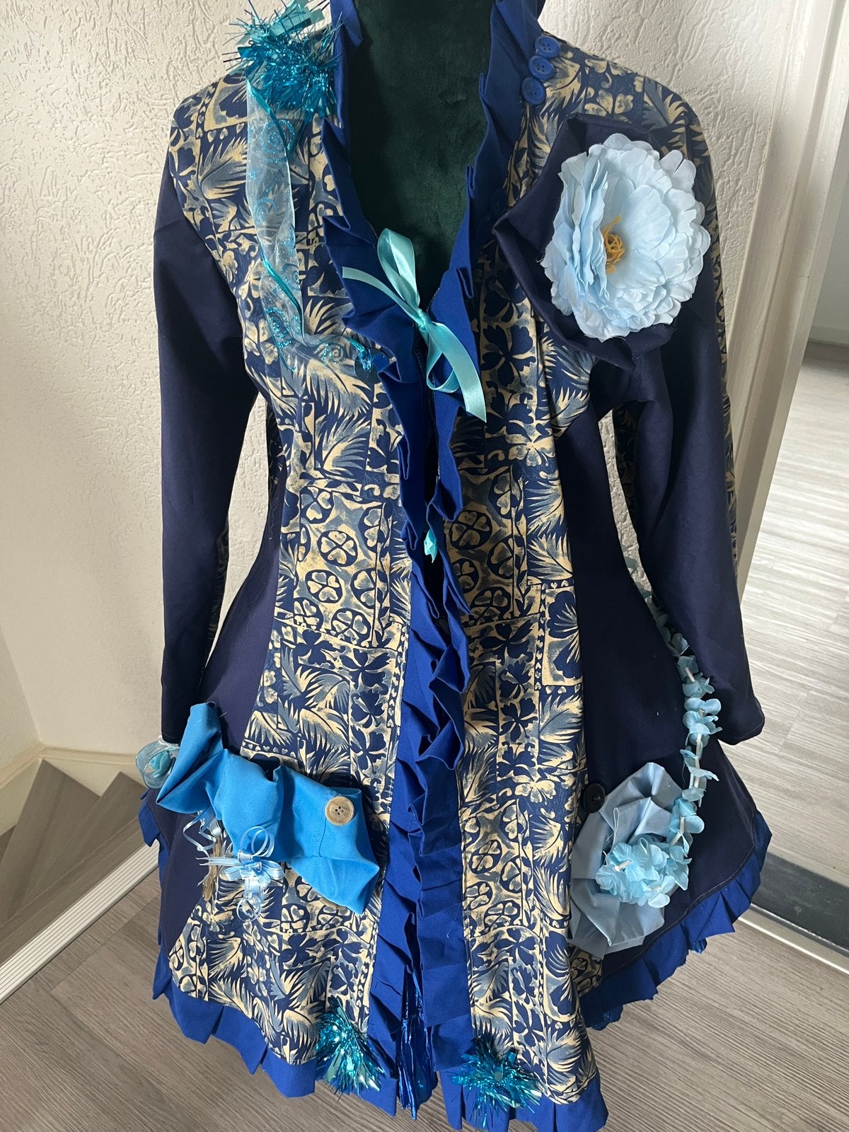 Nieuwe blauw tinten Carnavalsjas maat L uniek., Carnaval, Maat 42/44 (L), Nieuw, Ophalen of Verzenden