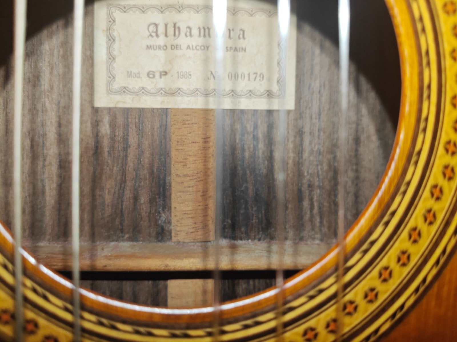Nog nooit een mooier geluid gehoord !!n Alhambra 6 P, Muziek en Instrumenten, Ophalen, Zo goed als nieuw, Klassieke of Spaanse gitaar