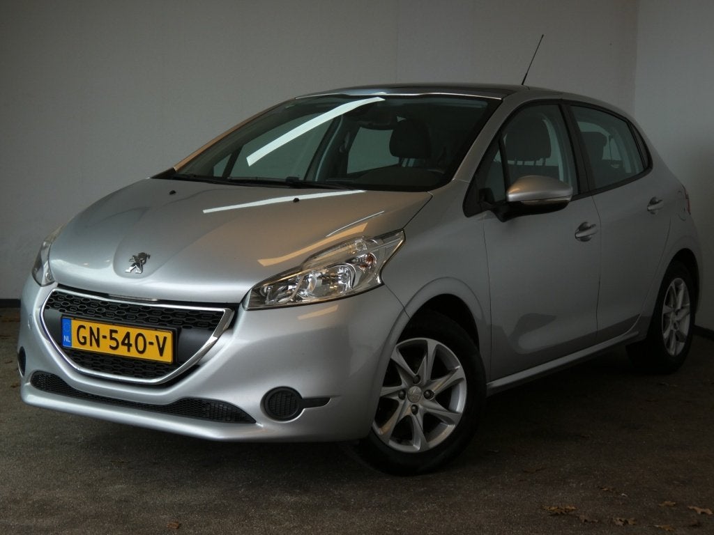 Peugeot 208 1.2 VTi Allure NWE Motor (bj 2014), Euro 5, Gebruikt, 31 €/maand, 1199 cc