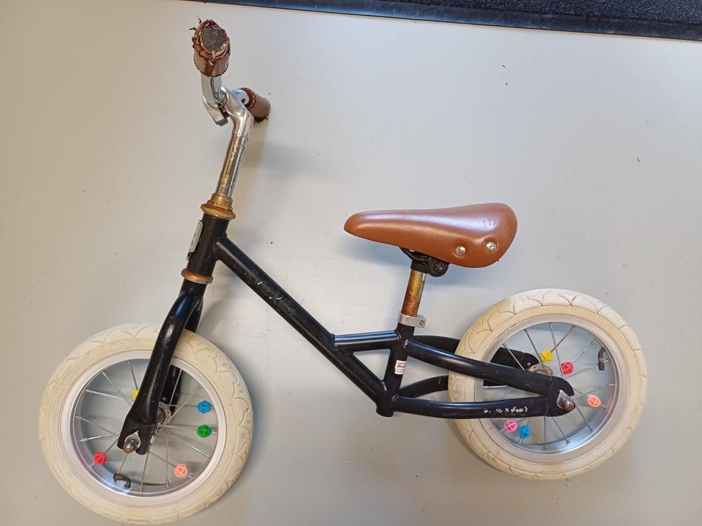 Kinderloopfiets zwart met bruin, Fietsen en Brommers, Fietsen | Kinderfietsjes, Ophalen of Verzenden, Gebruikt, Minder dan 16 inch