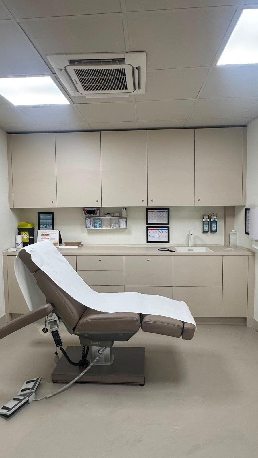 Professionele Maatwerkkast voor Kliniek of Praktijk, Huis en Inrichting, Hout, Ophalen, Beige, Overige typen