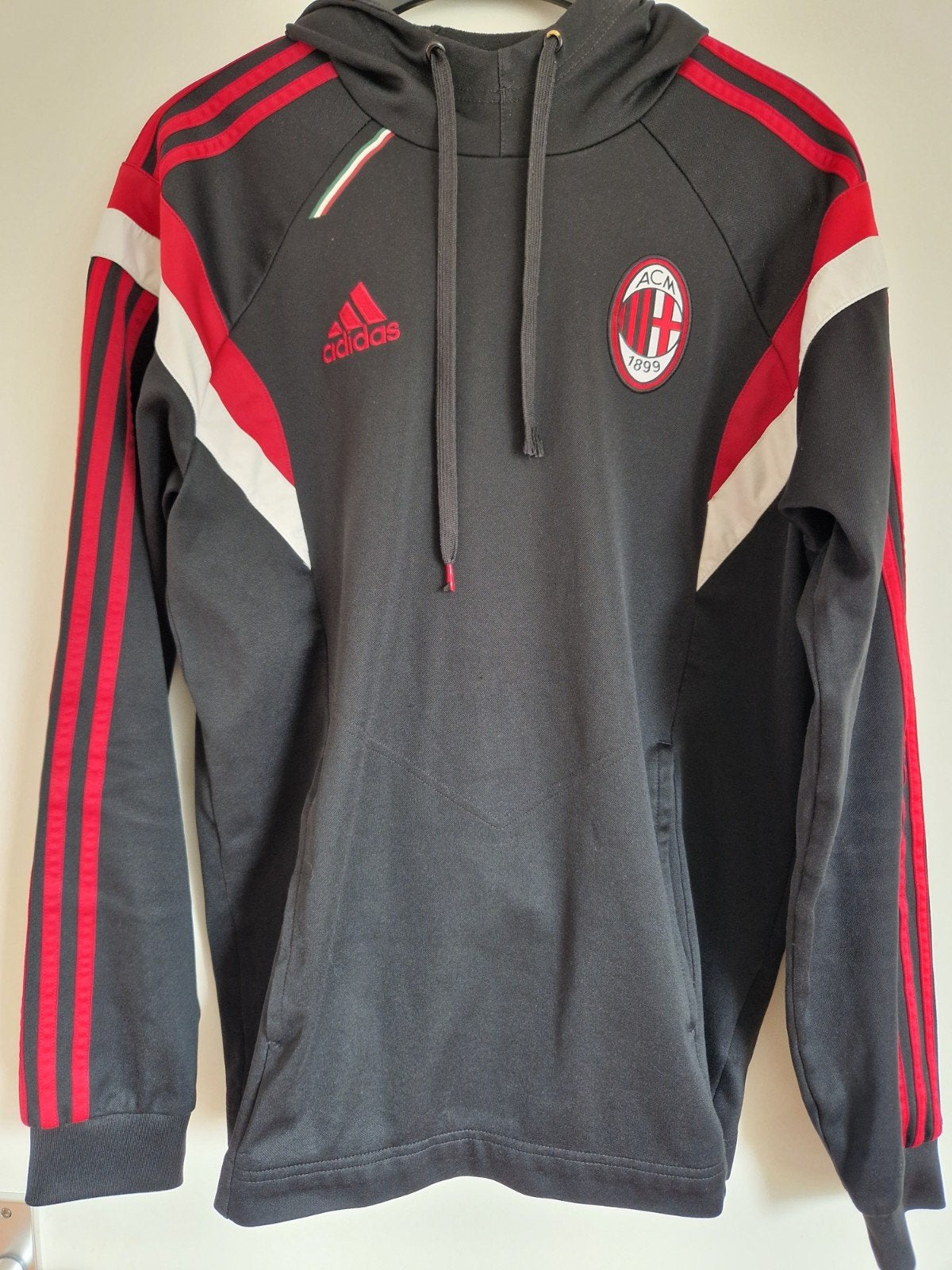 Adidas AC Milan Hoodie - Zwart/Rood, Zwart, Ophalen of Verzenden, Zo goed als nieuw, Adidas