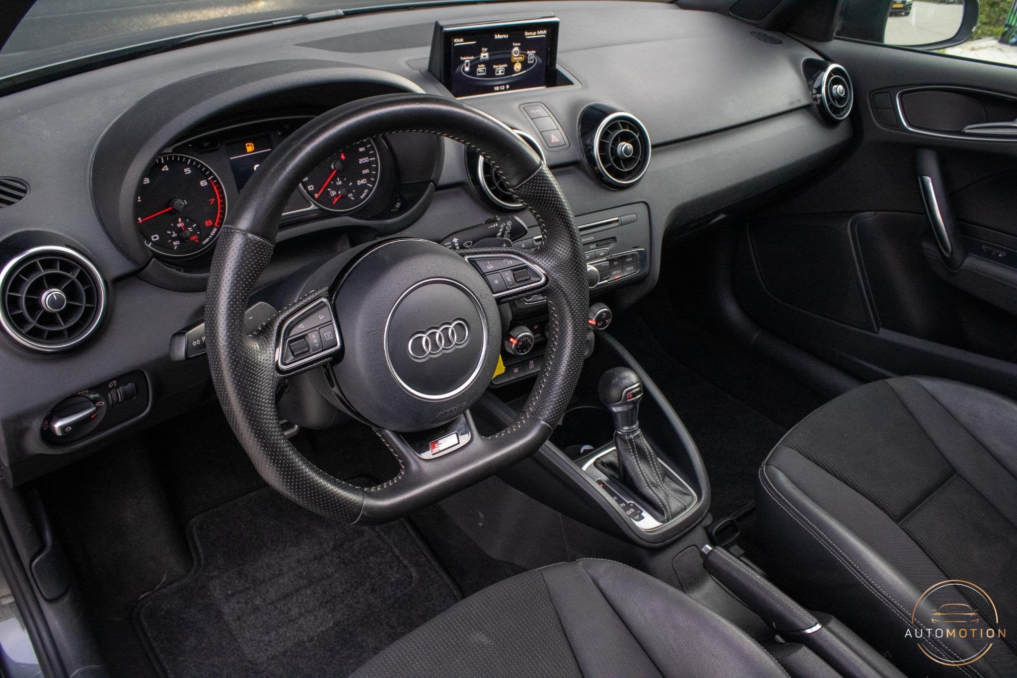 Audi A1 Sportback 1.0 TFSI Sline PANO PARKEERSENSOR CRUISE L, Auto's, Audi, Stof, 95 pk, Met garantie (alle), 4 stoelen