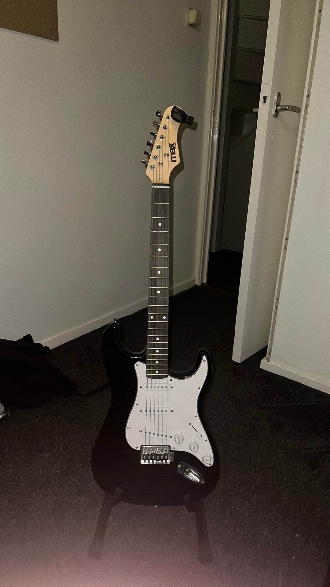 Gitaar+versterker+kabels+snaar stemmer+gitaar standaart, Muziek en Instrumenten, Ophalen of Verzenden, Zo goed als nieuw, Solid body