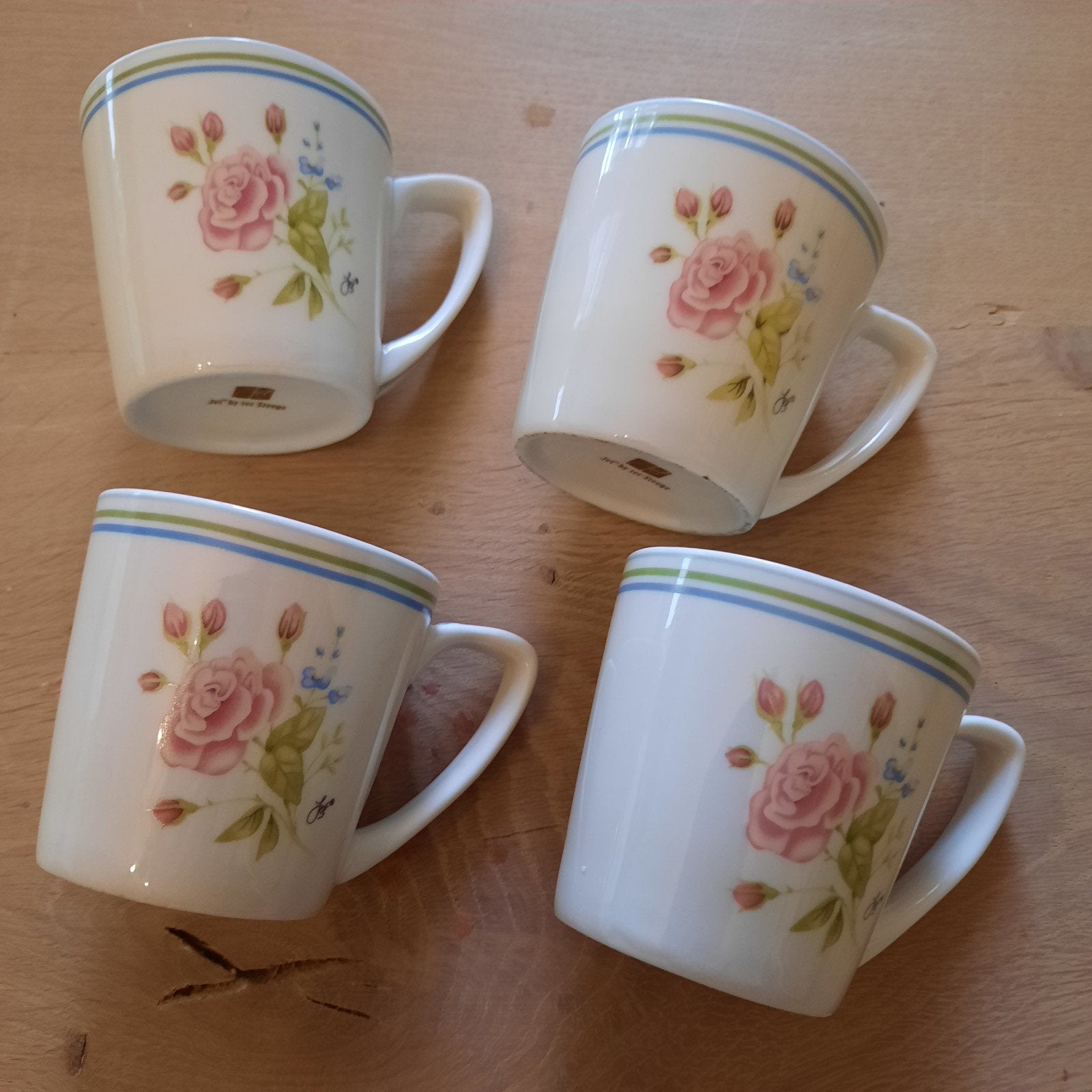 4 mokjes , rose roos/blauw viooltje, Jet*by ter Steege, Ophalen of Verzenden, Zo goed als nieuw, Overige stijlen, Kop(pen) en/of Schotel(s)