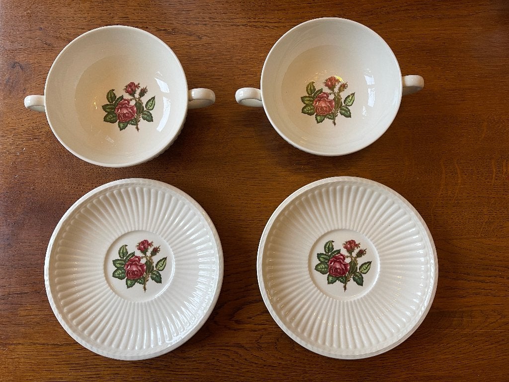 2 Wedgwood "Moss Rose" 'Soepkoppen en Schotels' Nieuw, Nieuw, Ophalen of Verzenden, Overige stijlen, Kop(pen) en/of Schotel(s)