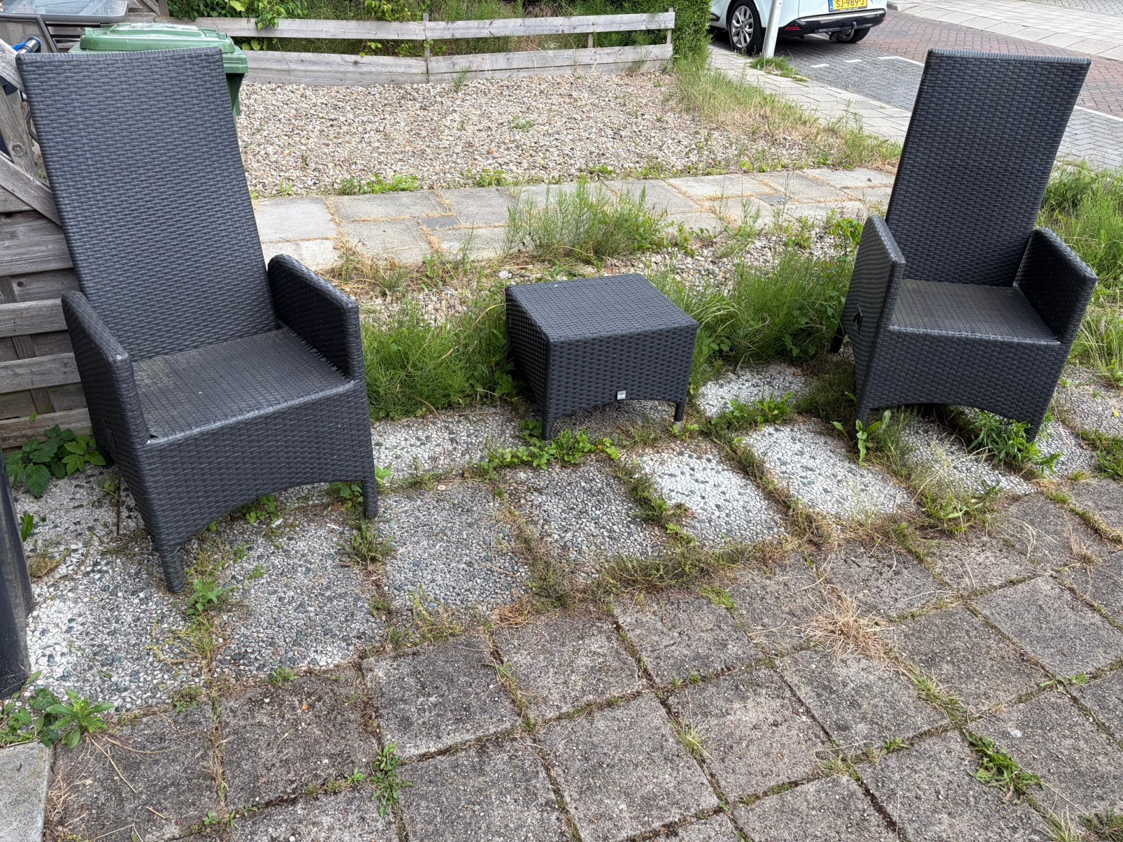 Stoelen en klein tafeltje, Ophalen, Zo goed als nieuw, 2 zitplaatsen