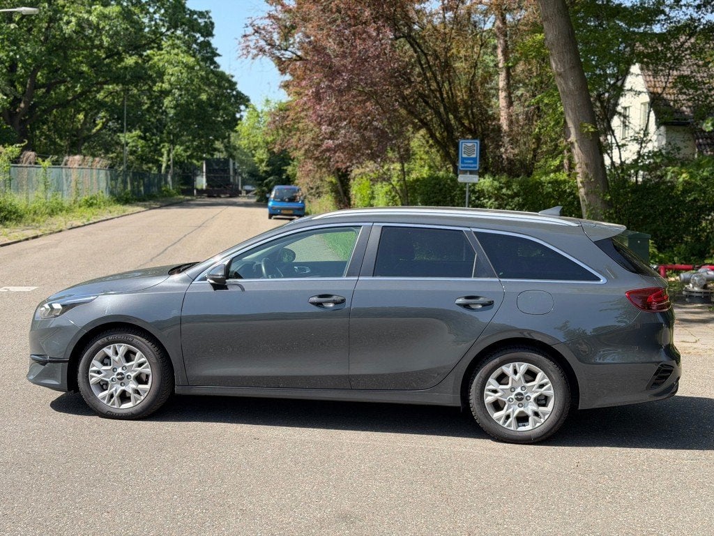 Kia CEED 1.5 T-GDI MHEV DYN+L - Autm - Incl BTW - 2023 !!!, Gebruikt, USB, 4 cilinders, 1337 kg