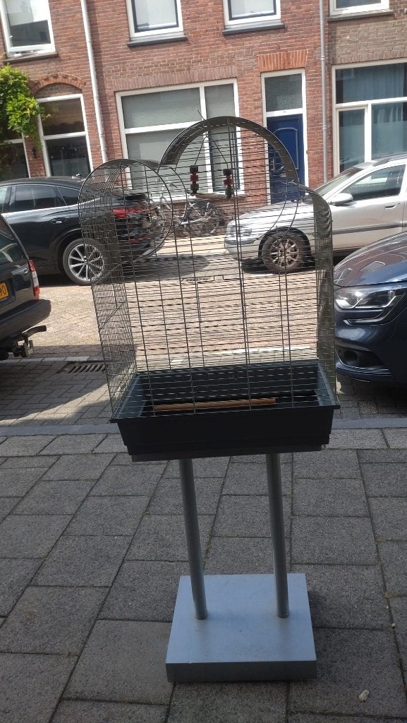 Grote vogelkooi op standaard t.e.a.b., Ophalen, Gebruikt, Metaal, Vogelkooi