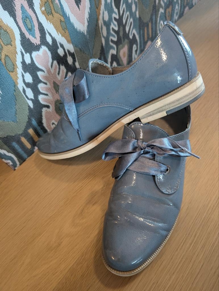 Lichtblauwe lakschoenen met lintveters, maat 39, Ophalen of Verzenden, Gedragen, Blauw, Overige typen