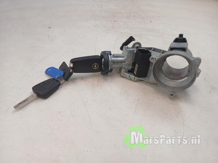 Kontaktslot + Sleutel van een Opel Corsa, Gebruikt, -, -, Opel