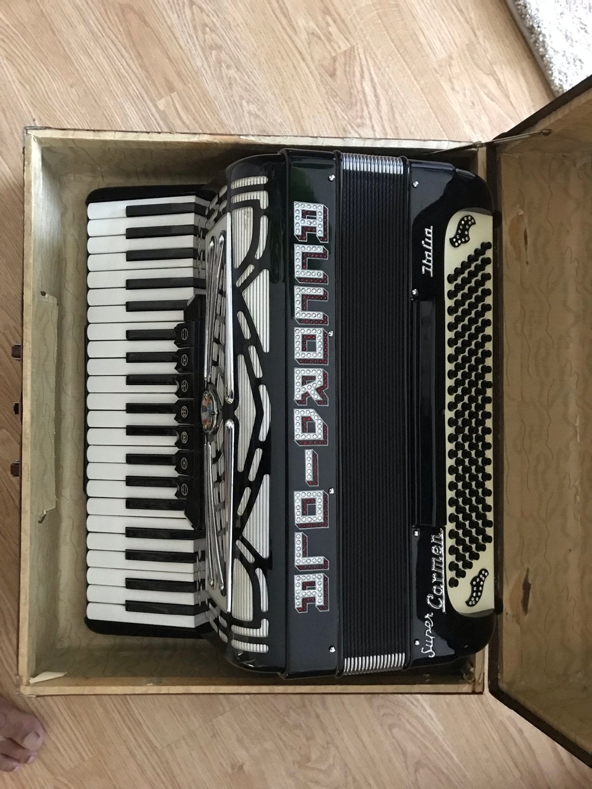 Accordiola Super Carmen Toetsaccordeon met koffer, Muziek en Instrumenten, Accordeons, Gebruikt, Accordiola, Met koffer, Toetsaccordeon