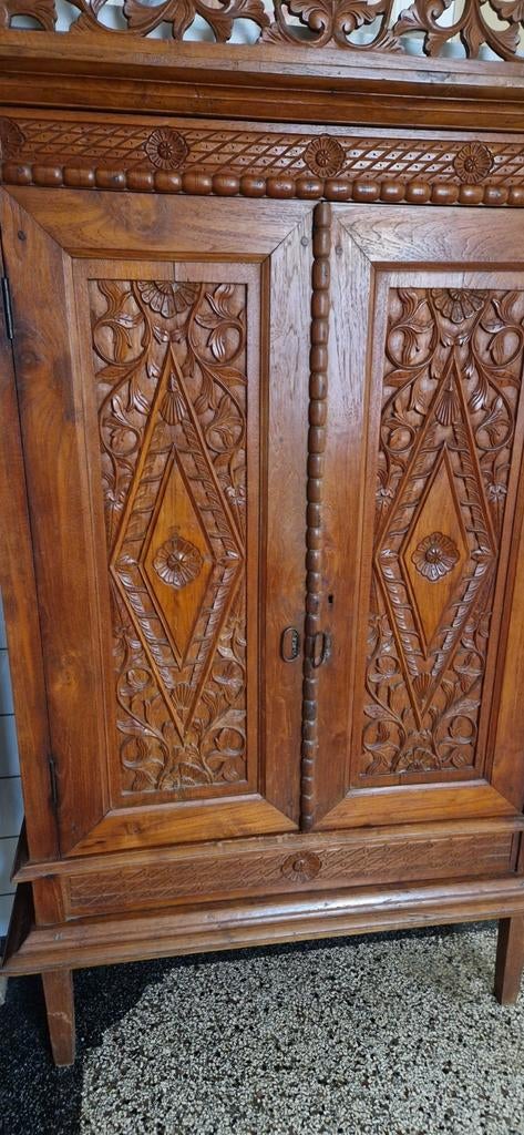 Koloniale kast met prachtig houtsnijwerk., Ophalen of Verzenden