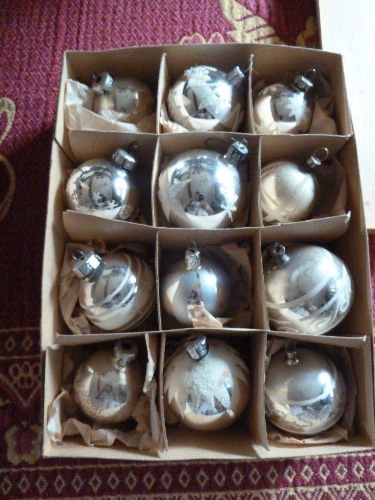12 oude zilver kleurige kerstballen, Ophalen of Verzenden, Gebruikt