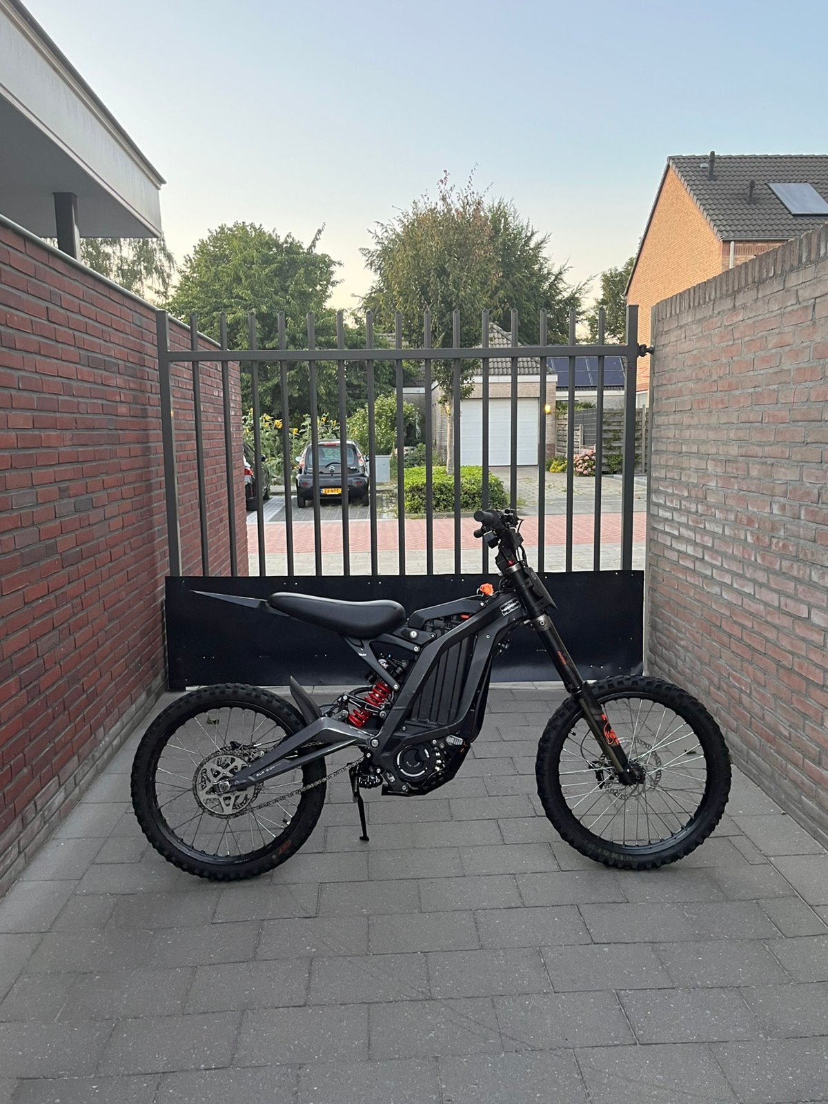 Surron light bee 2022 vol opties, Fietsen en Brommers, Brommers | Crossbrommers, Ophalen, Zo goed als nieuw, Overige merken