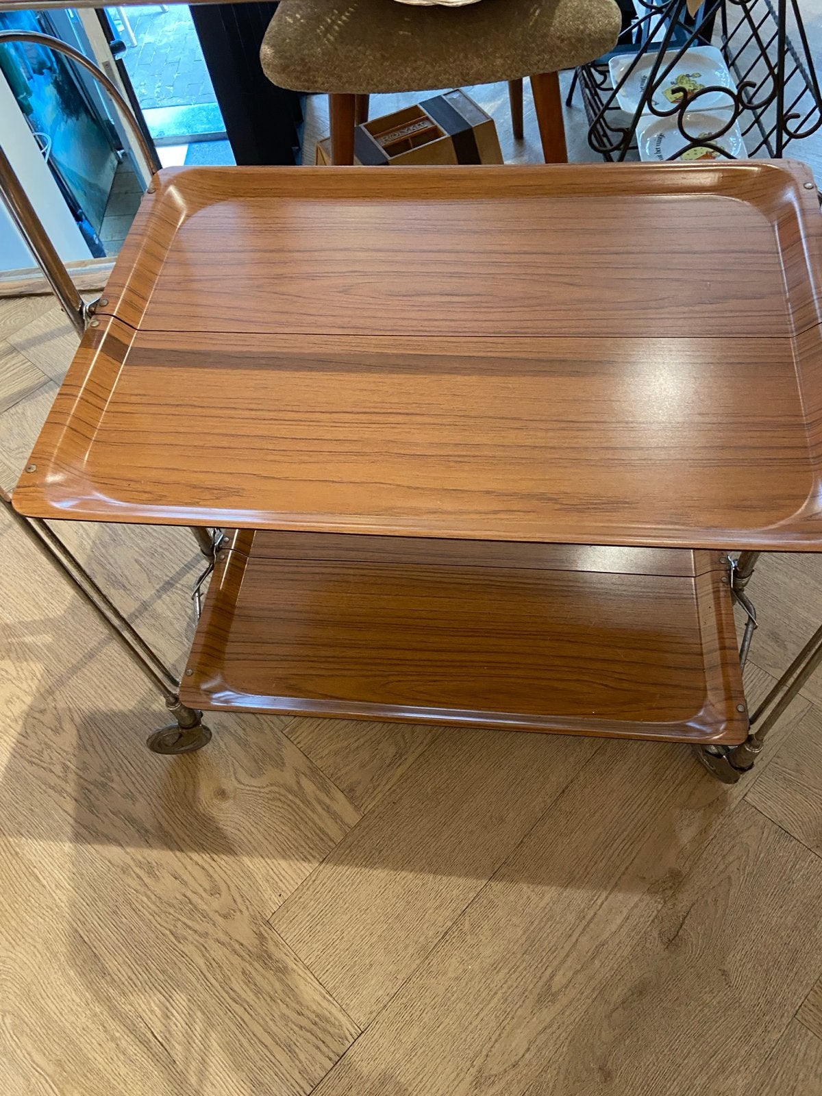 Vintage serveerwagen met 2 niveaus en chromen frame, Ophalen