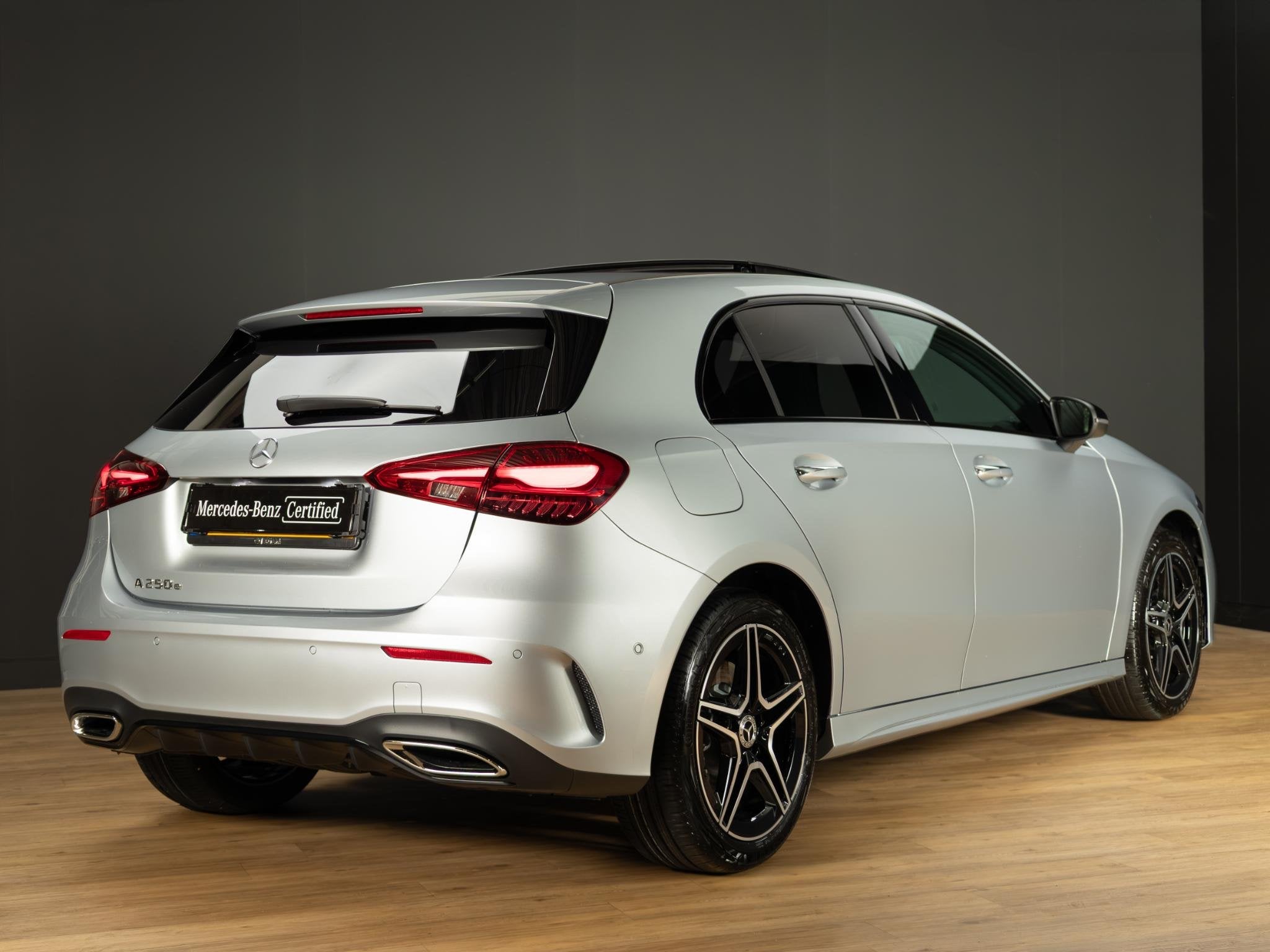 Mercedes-Benz A-Klasse Hatchback 250 e Business Solution AMG, Auto's, Mercedes-Benz, Dealer onderhouden, 4 cilinders, 163 pk, Bedrijf