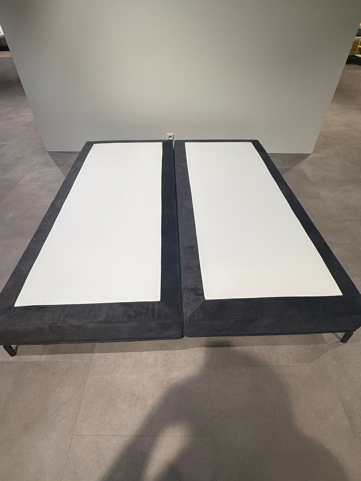 Nieuwe Swiss Sense Boxspring 180x210 met poten antraciet, Ophalen, 210 cm, 180 cm, Grijs