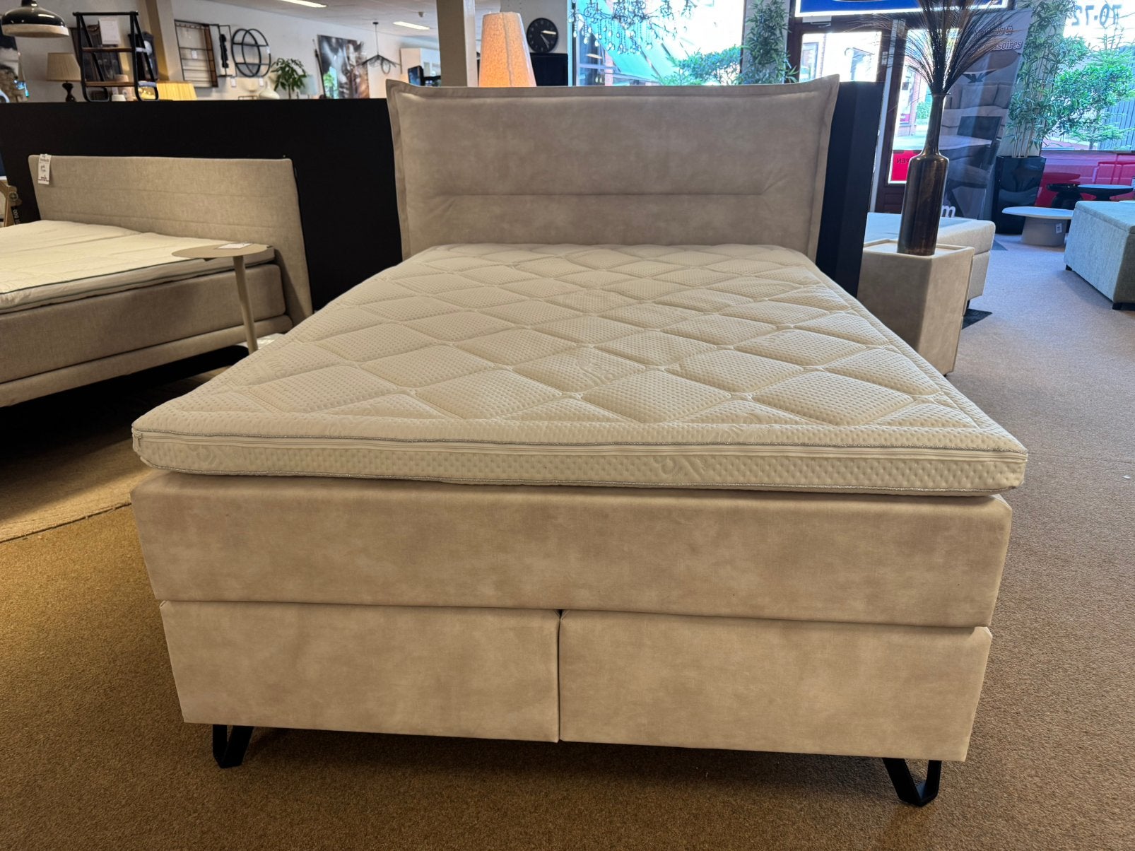 Boxspring 140x200 Beige stof Direct/Leverbaar, Ophalen, Beige, 140 cm, Mwonenenslapen