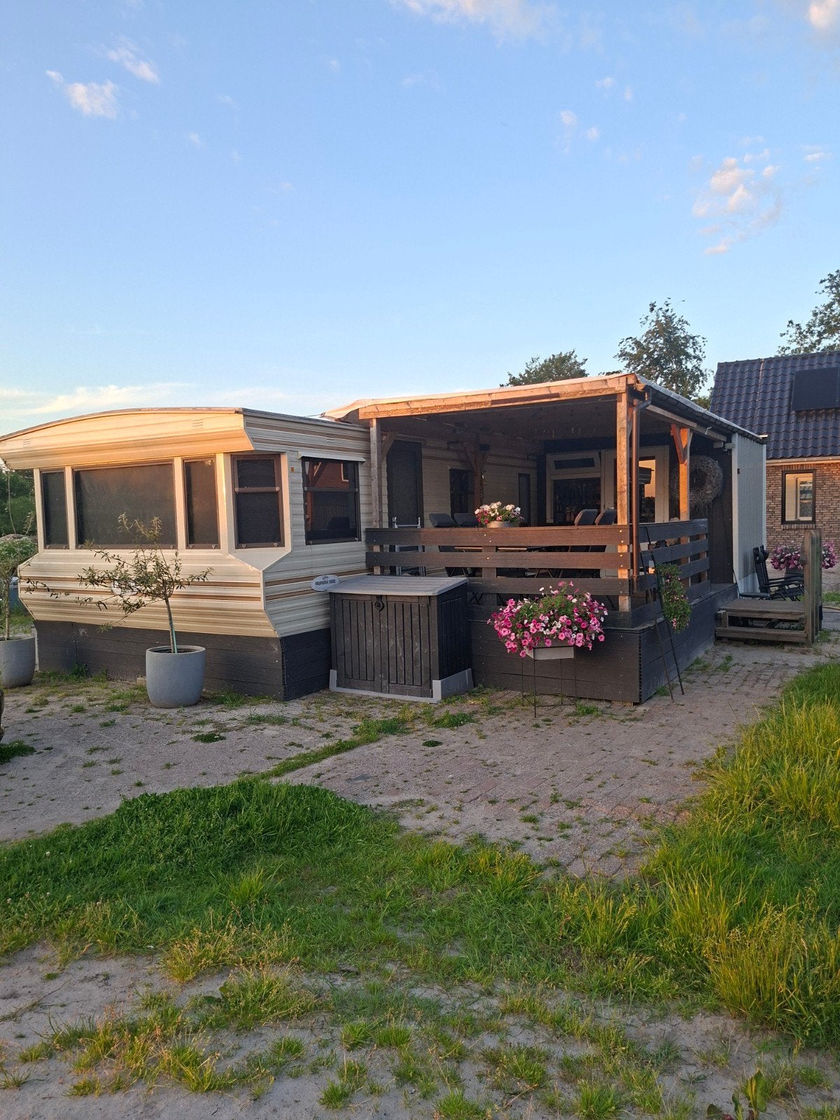 Willerby Stacaravan met 3 slaapkamers en airco, Caravans en Kamperen, Rondzit, Particulier, Koelkast, Vast bed