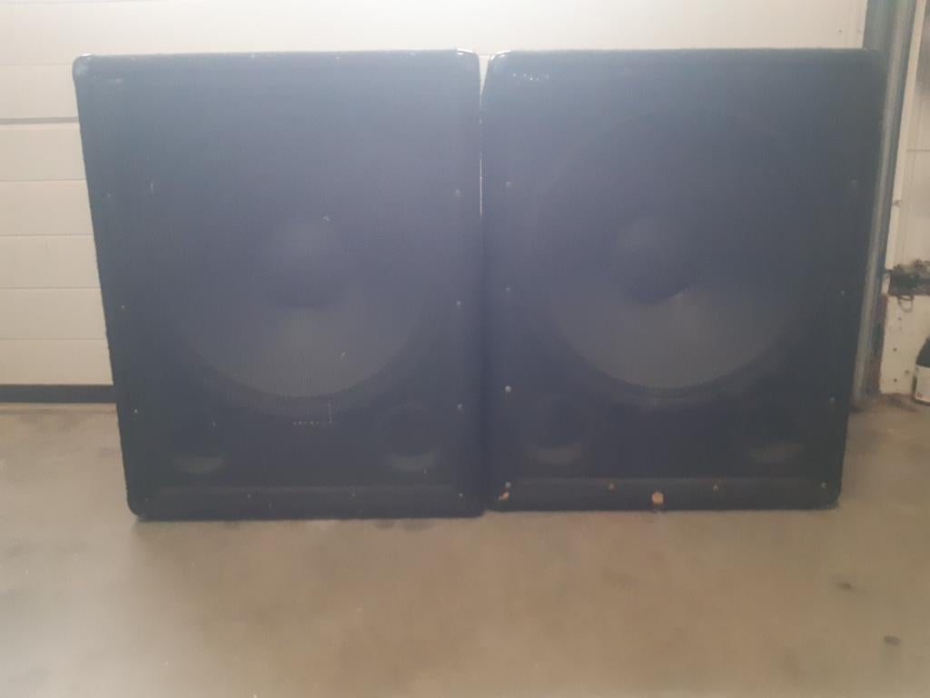 Te koop 2 Omnitronic BX-1850 subwoofer, Muziek en Instrumenten, Versterkers | Keyboard, Monitor en PA, Gebruikt, Overige typen