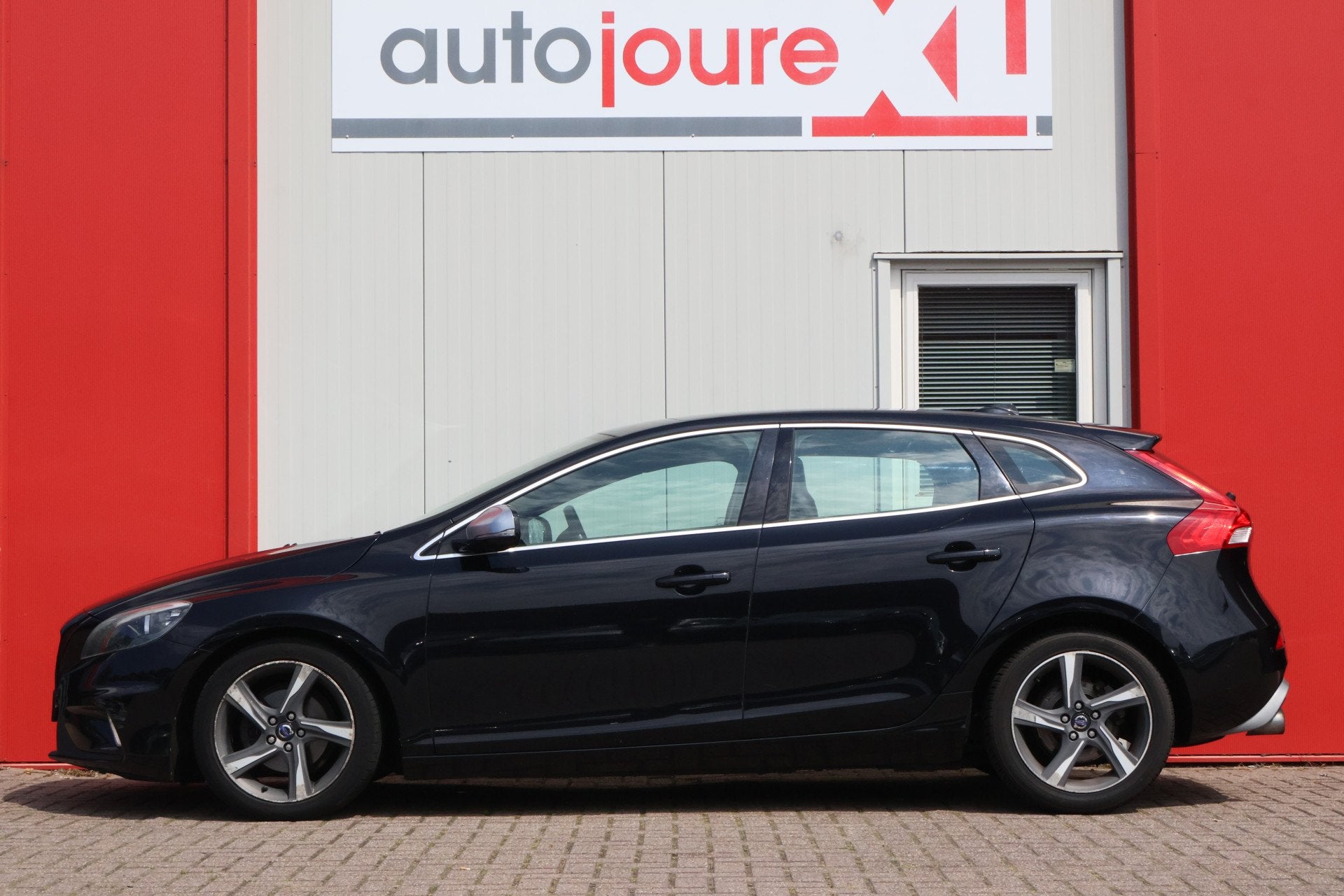 Volvo V40 1.6 D2 R-Design (bj 2013), Auto's, Voorwielaandrijving, Euro 5, Gebruikt, Zwart