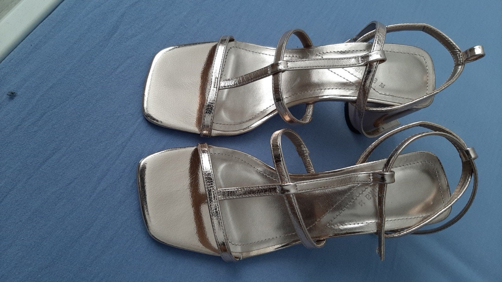 Stijlvolle Roségouden Sandalen met Blokhak, Ophalen of Verzenden, Zo goed als nieuw, Sandalen of Muiltjes