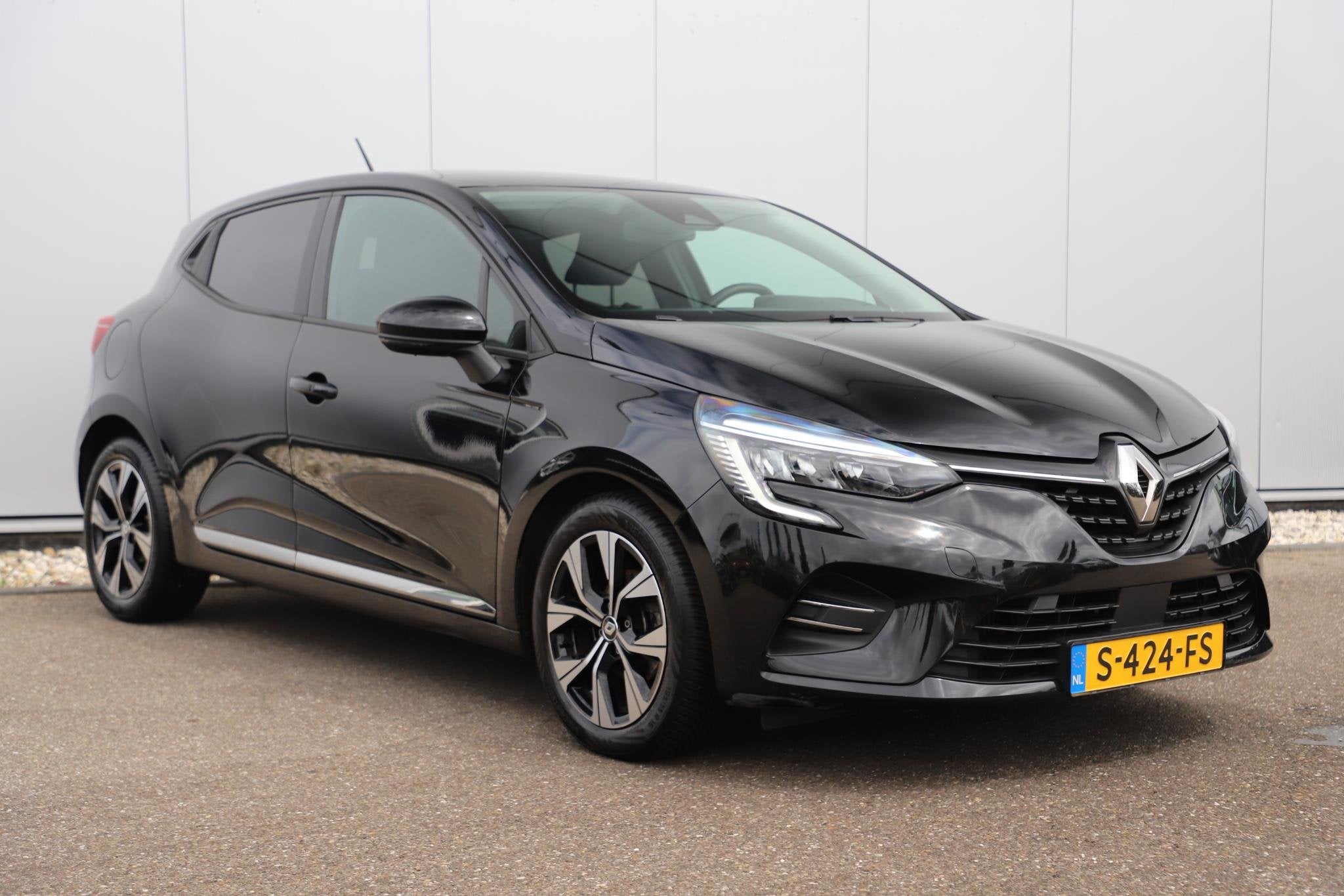 Renault Clio 1.0 TCe 90 Evolution 16 inch LMV Navigatie Carp, Auto's, Voorwielaandrijving, Gebruikt, Euro 6, 580 kg