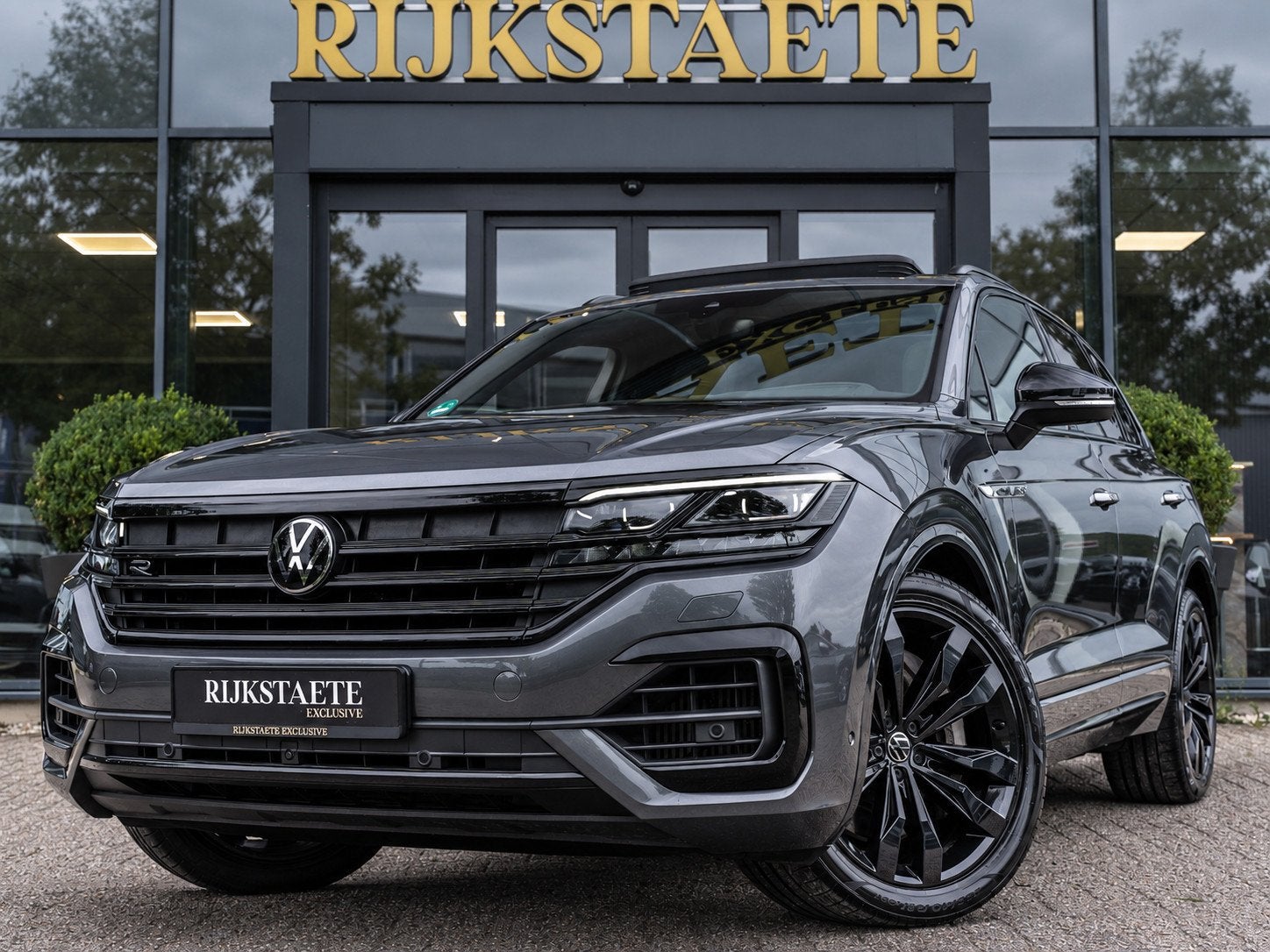 Volkswagen Touareg 3.0 TSI eHybrid R-Line|PANO|MASSAGE|HUD, Auto's, Automaat, Dealer onderhouden, Gebruikt, 2995 cc