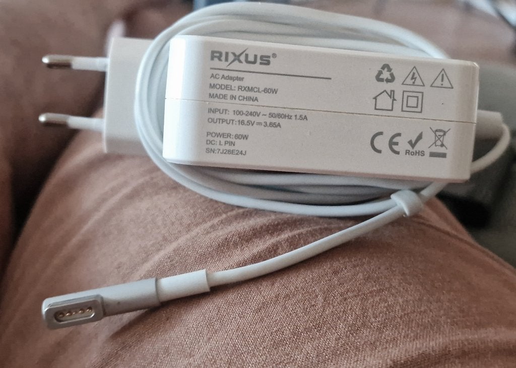 Rixus 85W MagSafe 1 Oplader (L-Tip) voor Apple MacBook Pro, Computers en Software, Laptop-opladers, Ophalen of Verzenden, Zo goed als nieuw
