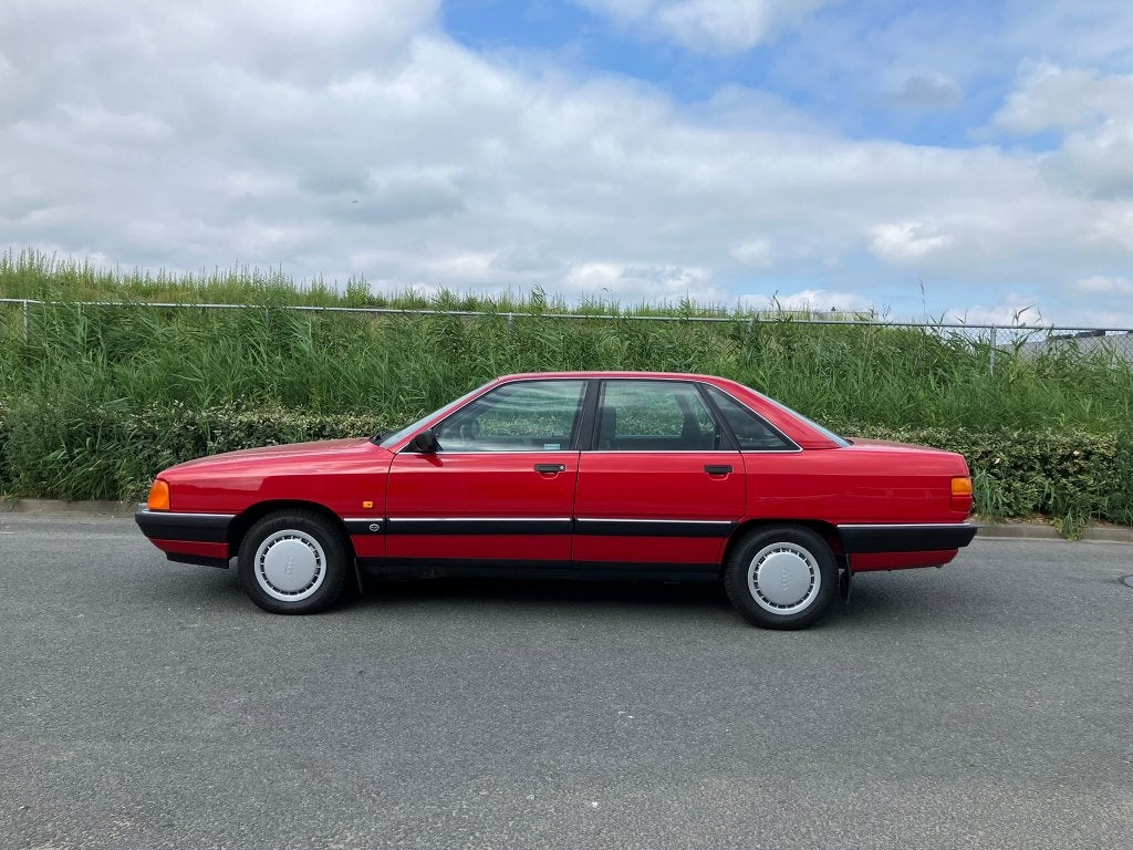 audi 100 2.0E (5-cil) bj 1990 rood lage km stand, Auto's, Voorwielaandrijving, Bruin, Handgeschakeld, 115 pk