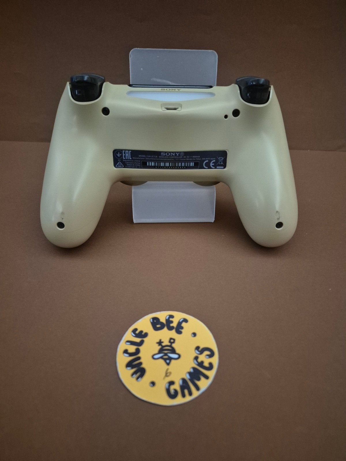 Orginele Dualshock 4 V2 Controller Gold, 1-7-1 Konan Minato-ku Tokyo, 108-0075 Japan, Verzenden, Zo goed als nieuw, Sony Interactive Entertainment Inc.