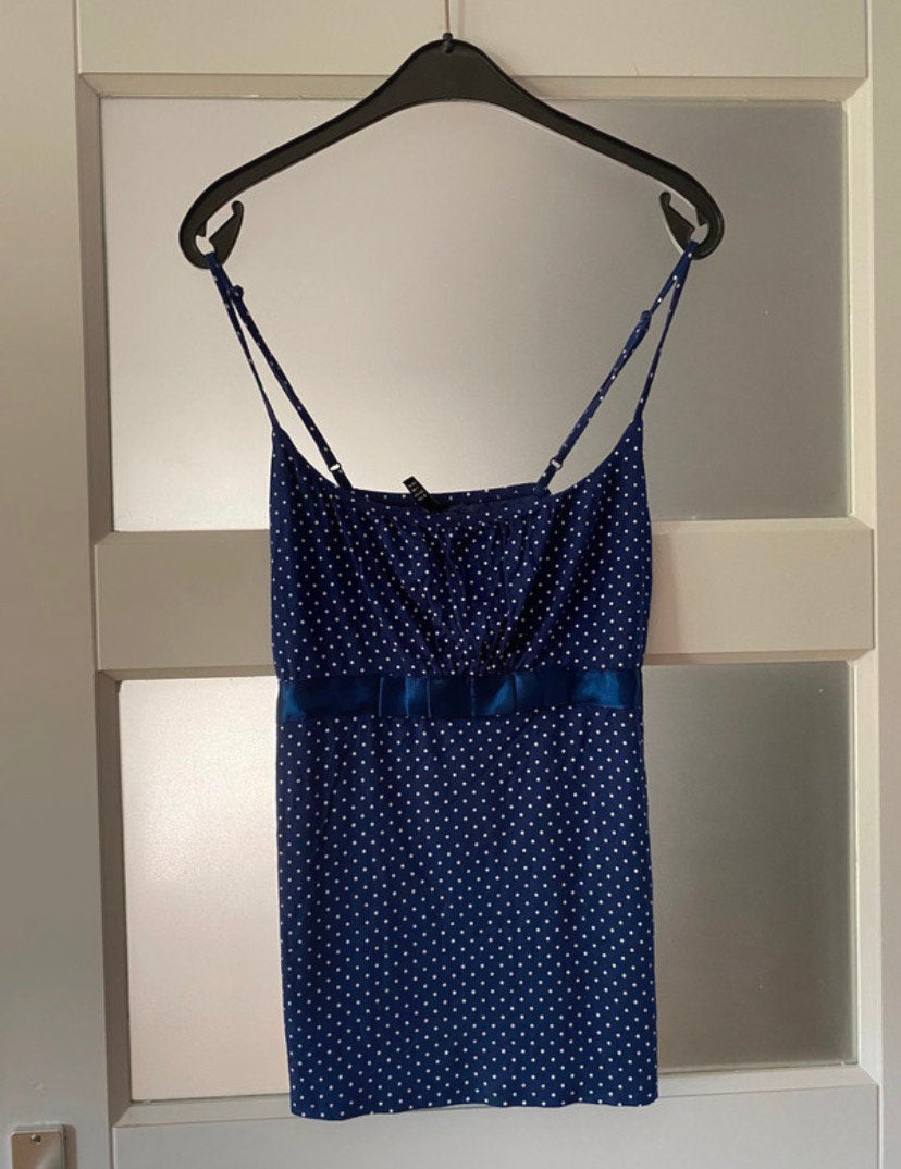 Amisu top - maat XL (42), Kleding | Dames, Tops, Zo goed als nieuw, Maat 42/44 (L), Blauw, Zonder mouw, Ophalen of Verzenden