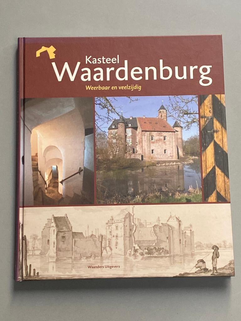 Kasteel Waardenburg - weerbaar en veelzijdig (2009), Ophalen of Verzenden, Zo goed als nieuw