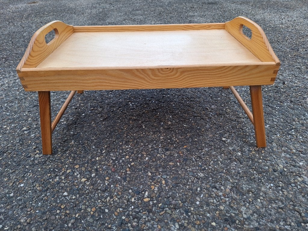 Houten bedtafeltje, Ophalen of Verzenden, Zo goed als nieuw