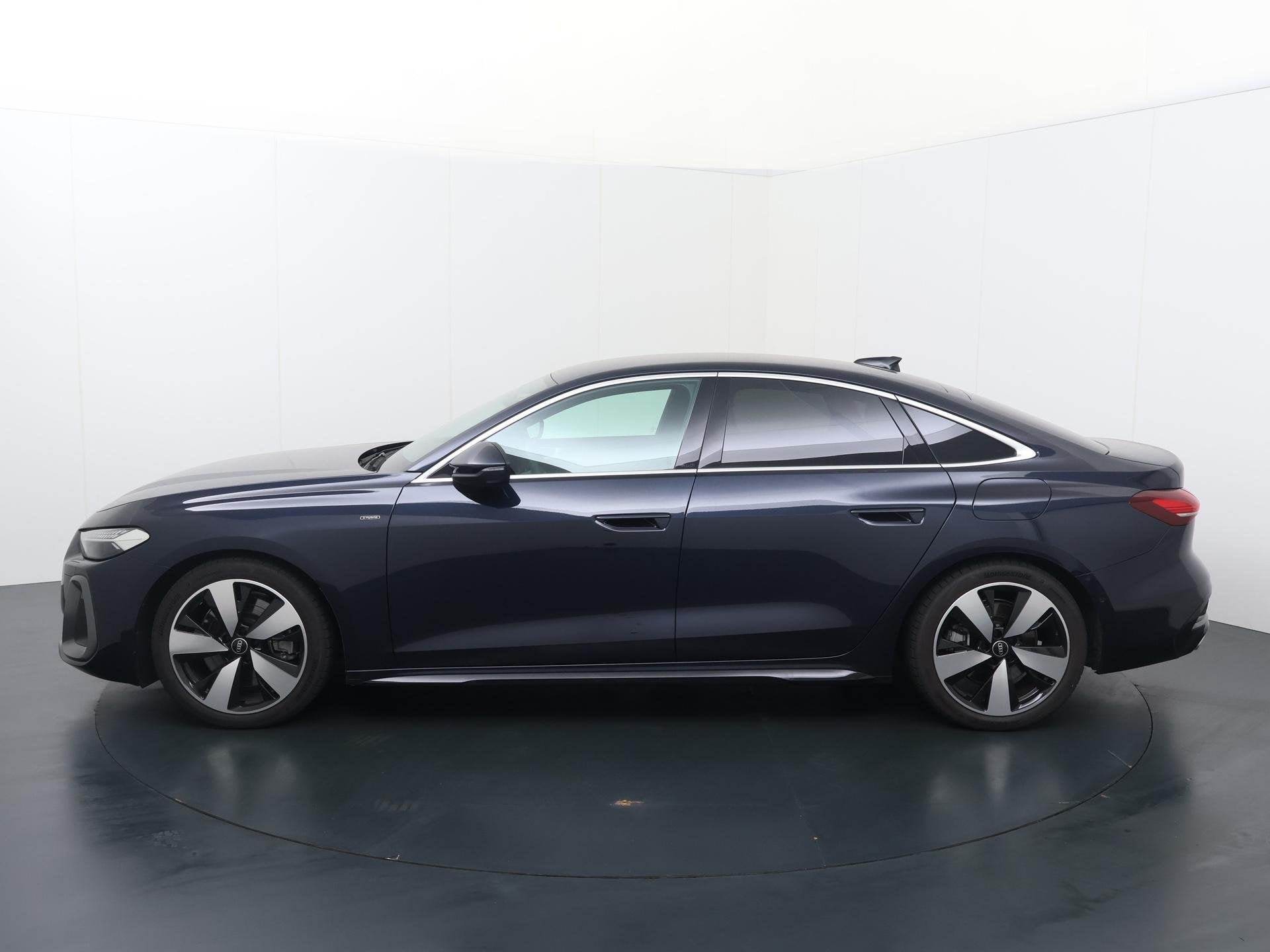Audi A5 Limousine 2.0 e-hybrid quattro S edition | 299 PK |, Auto's, 12 maanden, Gebruikt, 4 cilinders, 26 kWh