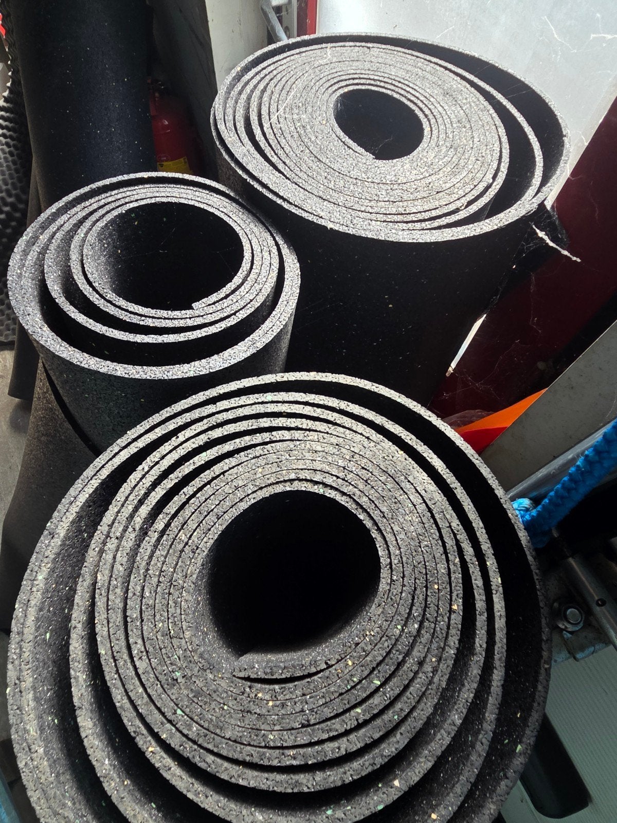 Rubberen mat op rol 1.20m breed, 8mm dik voor tuin/zwembad, Ophalen of Verzenden