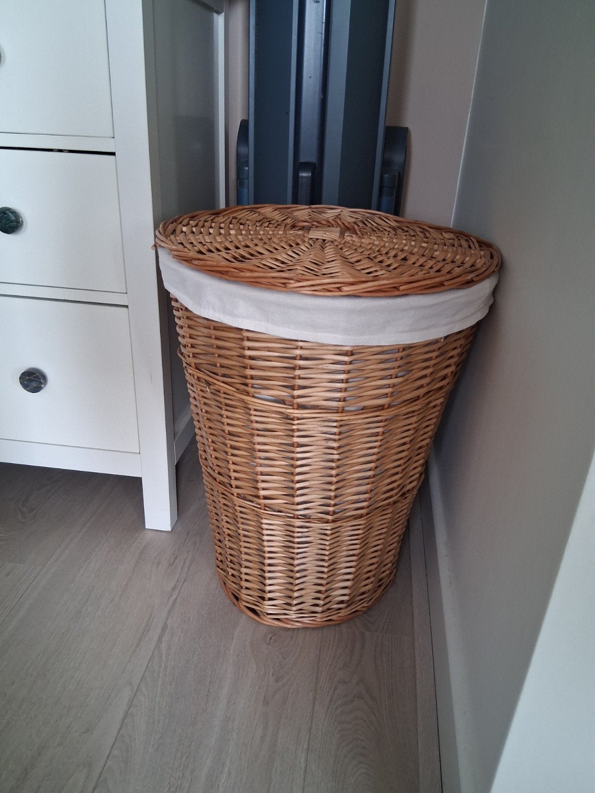 Rotan wasmand met deksel en linnen binnenvoering, Ophalen, Natuurlijk materiaal, Bruin, Landelijk