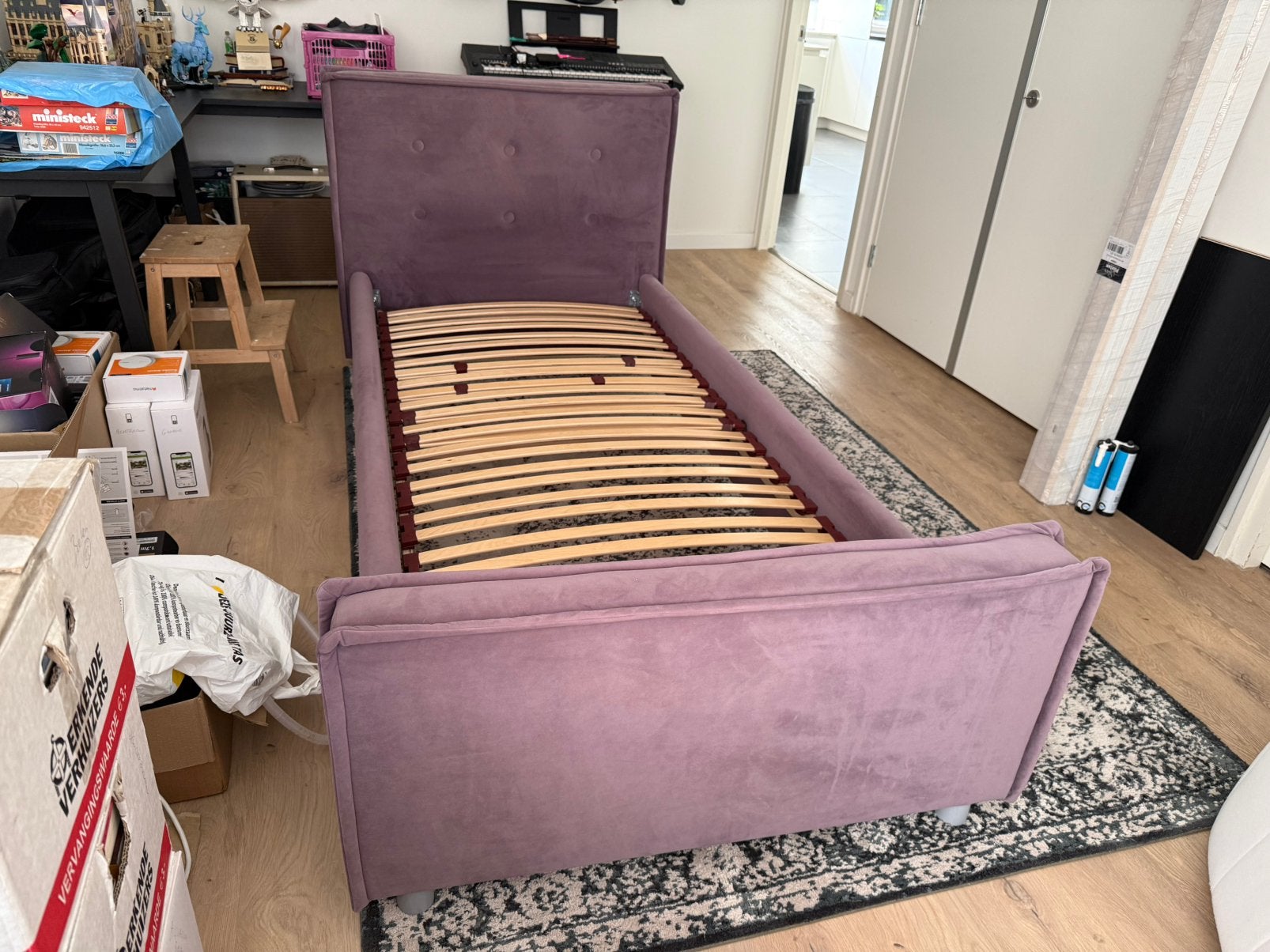 Gestoffeerd kinderbed inclusief lattenbodem, Ophalen, 90 cm, Zo goed als nieuw, 200 cm