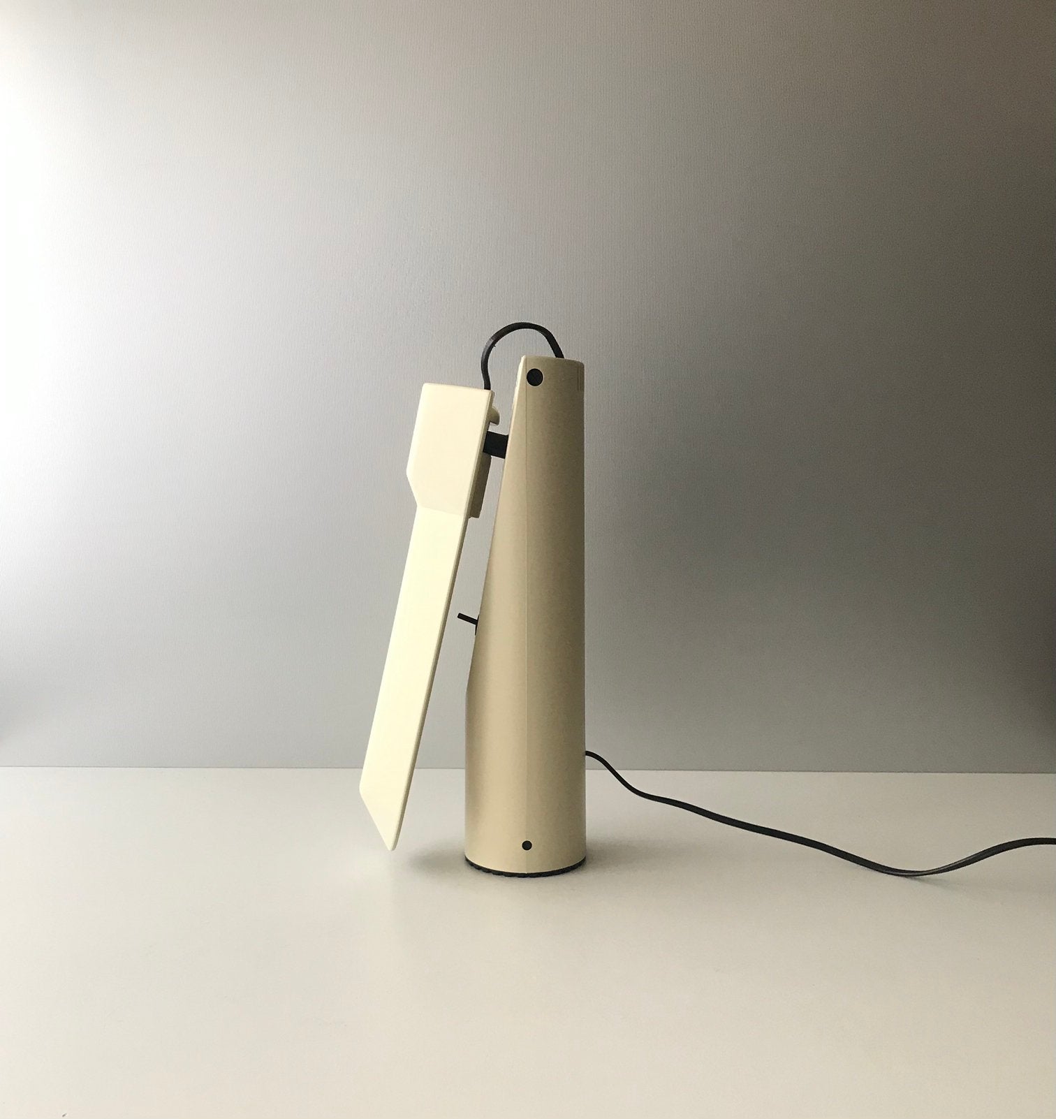 Picchio desk lamp Isao Hosoe luxo silence of the lamps, Huis en Inrichting, Gebruikt, 50 tot 75 cm, Ophalen of Verzenden, Metaal