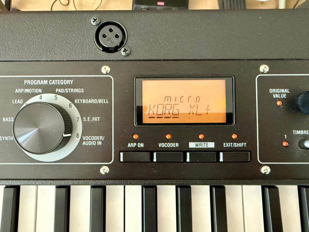 Korg Microkorg XL+ in flightcase, Muziek en Instrumenten, Synthesizers, Korg, Zo goed als nieuw, Met midi-aansluiting, Overige aantallen