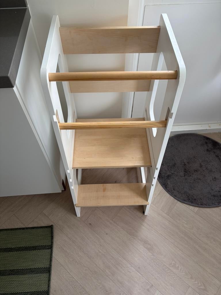 Montessori Learning Tower - Verstelbaar en Veilig, Ophalen, Zo goed als nieuw, Ontdekken