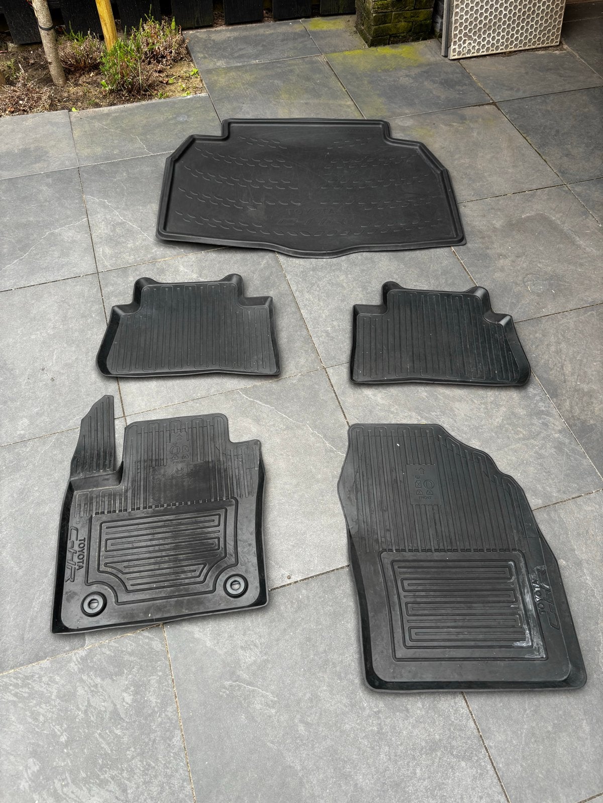 Toyota C-HR rubberen mattenset en kofferbakmat, Ophalen, Gebruikt