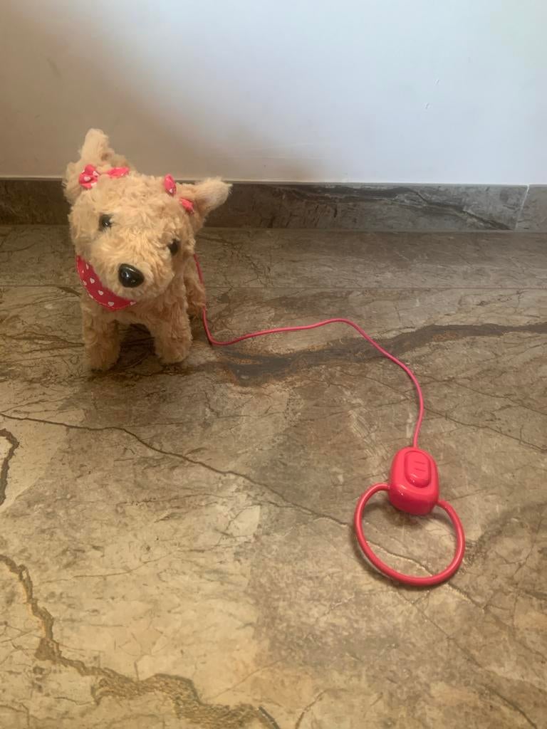 Interactieve knuffelhond met riem en geluid, Kinderen en Baby's, Speelgoed | Knuffels en Pluche, Ophalen, Gebruikt, Overige merken