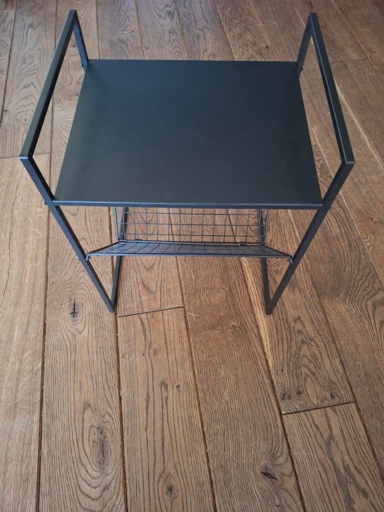 Modern zwart tijdschriftenrek / bijzettafel, Ophalen, Gebruikt