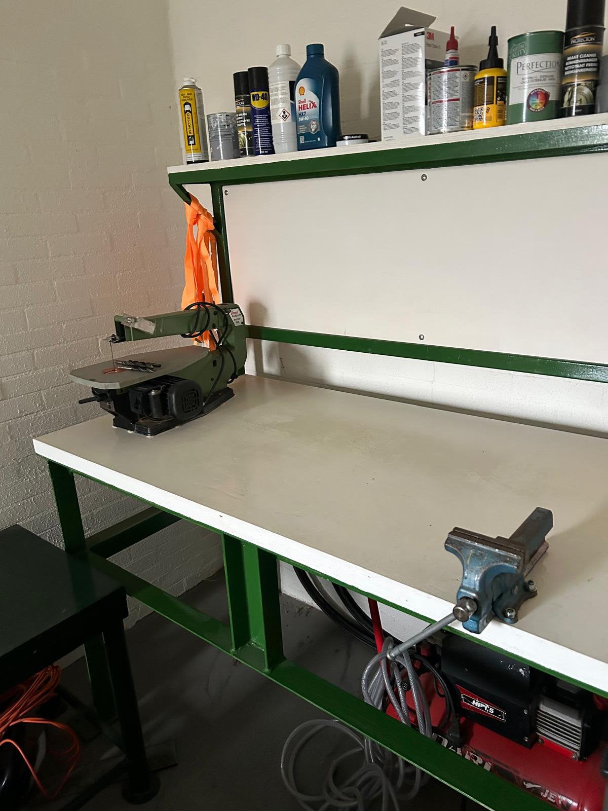 Robuuste werkbank (zeer zwaar), Doe-het-zelf en Verbouw, Ophalen, Zo goed als nieuw, Bankschroef