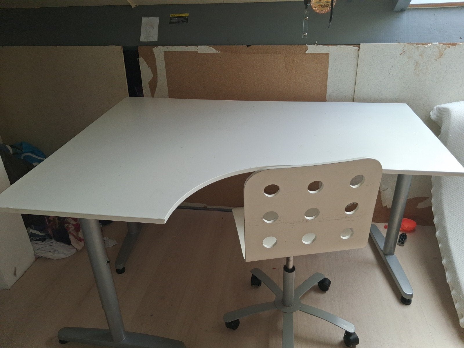 IKEA Hoekbureau met bureaustoel en voetenplankje, Hoekbureau, Ophalen of Verzenden, Zo goed als nieuw, IKEA