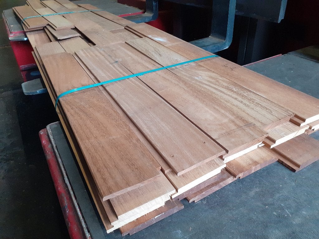 Gebruikte partij Iroko halfhouts rabatdelen 30 stuks - €95,-, Gebruikt, Planken, Ophalen of Verzenden, Hardhout